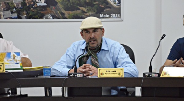 Vereador Marcos Bellan realiza indicação perante os semáforos instalados no município
