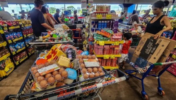 Prévia da inflação perde força pelo 2º mês e fecha abril em 0,41%