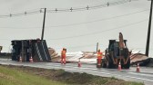 Acidente com carreta bloqueia BR-101