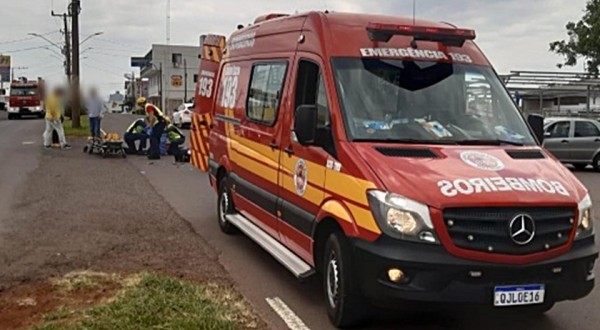 Motociclista fica ferida em colisão com veículo na Willy Barth