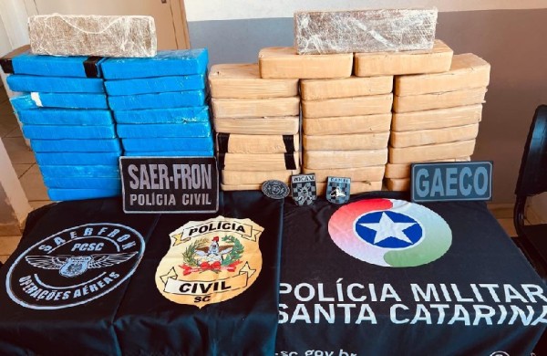 Operação policial apreende grande quantidade de drogas e prende quatro pessoas