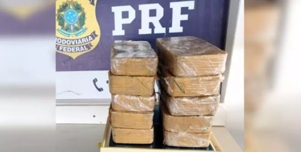 PRF apreende R$ 1,2 milhão em cocaína durante fiscalização na BR-101