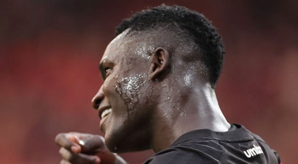 Athletico vence o Coritiba no clássico e sobe na tabela do Brasileirão