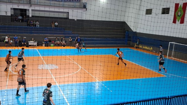 Jogos decisivos e disputas de pênaltis marcam as semifinais do Futsal Cerqueirense