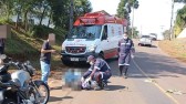 Motociclista fica ferida após colidir com cachorro e cair