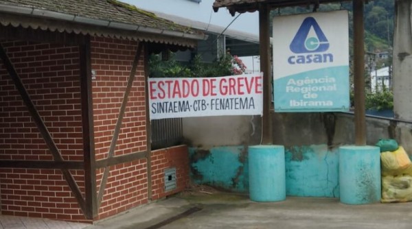 Greve da Casan: trabalhadores não aceitam proposta e paralisam atividades em SC