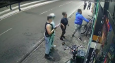Celular impede tragédia e homem escapa ileso após tiro atingir aparelho