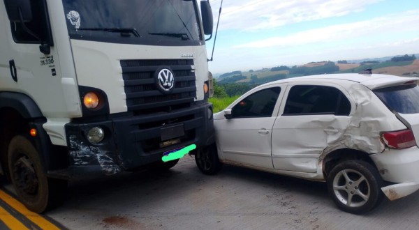 Colisão entre carro e caminhão mobiliza PMRv na SC-160, no Oeste de Santa Catarina