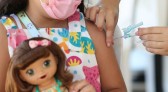Vacinação protege crianças de sequelas da covid-19