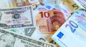 Euro alcança paridade com o dólar pela primeira vez desde 2002