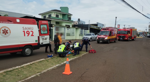 Mulher é atropelada e condutor da motocicleta foge do local