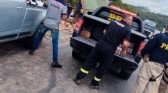 Caminhão que tombou na BR-470 tem carga saqueada e PRF é alvo de fake news