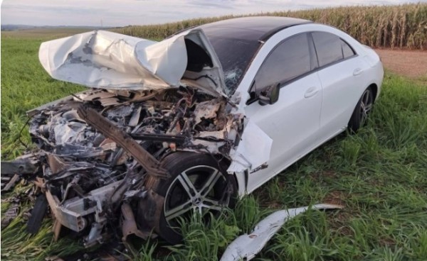 Carro recém-comprado se envolve em acidente na BR-163