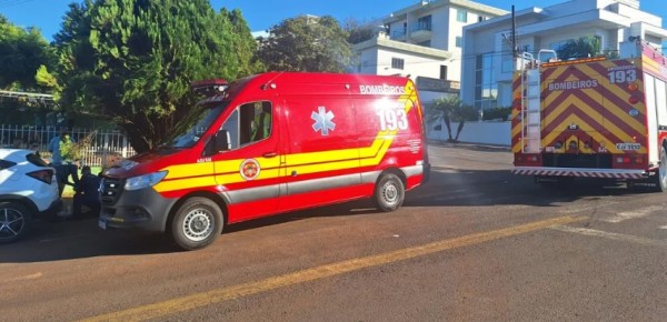 Ciclista fica ferido após acidente com carro no centro