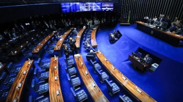 Senado inicia na terça-feira discussão da PEC que prevê fim da escala 6x1