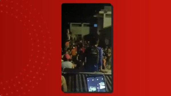 Multidão invade delegacia e lincha suspeito de estuprar e matar criança de 1 ano