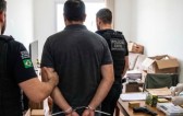 Homem é preso por porte ilegal de arma após denúncia de perseguição e extorsão sexual