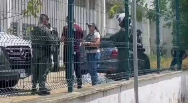 Escola suspende aulas após estudantes morrerem em ataque a tiros