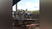 Fiscalização resulta na remoção de duas motocicletas e multas por irregularidades