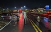 Acidente entre carro e caminhão deixa motorista ferido e interrompe trânsito