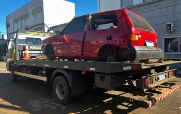 Veículo furtado em São João é recuperado em área de mata na zona rural