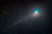 Cometa verde se aproxima da Terra e poderá ser visto do Brasil; saiba quando