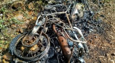 Motocicleta fica completamente destruída por incêndio
