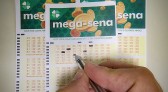 Mega-sena acumula novamente e prêmio vai para R$ 105 milhões