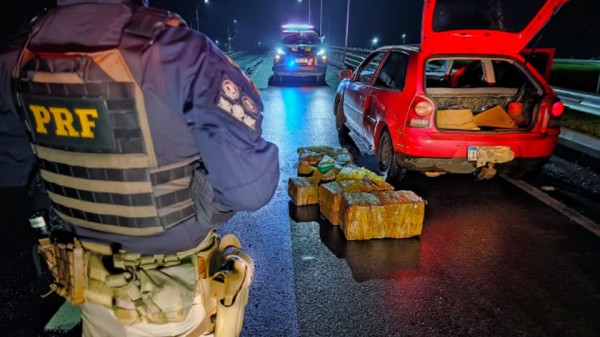 PRF apreende 163 quilos de maconha e prende dois homens no Oeste de SC