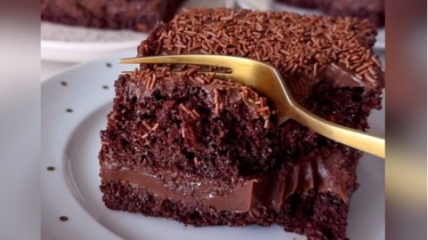 Bolo gelado de brigadeiro molhadinho