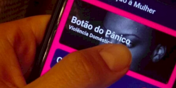 Botão do pânico salva mulher de agressões do ex-companheiro e homem vai preso