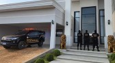 Suspeitos que ostentavam vida de luxo com dinheiro de tráfico são alvos de operação da PF