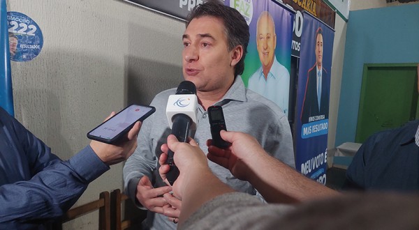Deputado Federal Fernando Giacobo visita município e se reúne com lideranças no Bairro Vila Nova