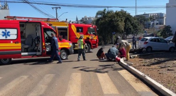 Motociclista fica ferida logo após um acidente de trânsito na Av Washinton Luiz