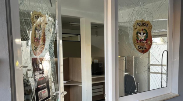 Jovem de 19 anos é preso em flagrante após depredar delegacia