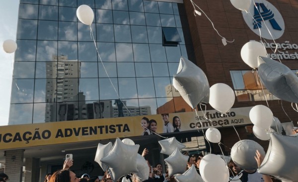 Colégio Adventista homenageia irmãos mortos com a avó em acidente na BR-163 em Bom Jesus do Sul