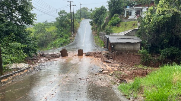 Chuva intensa causa alagamentos e transtornos na Tri Fronteira