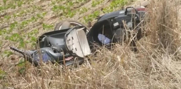 Motociclista é socorrido inconsciente após queda