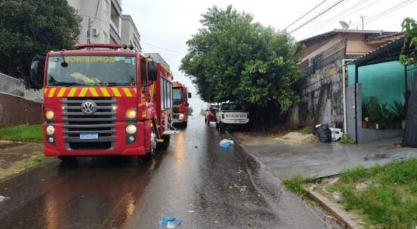 Corpo de Bombeiros combate princípio de incêndio