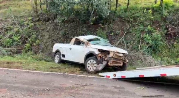 Motorista fica ferido em capotamento entre Marmeleiro e Campo Erê