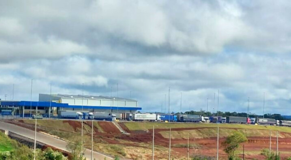 Movimento da Aduana oscila e números de agosto são menores que julho