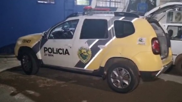 Após colidir em veículo parado, homem é preso por dirigir embriagado