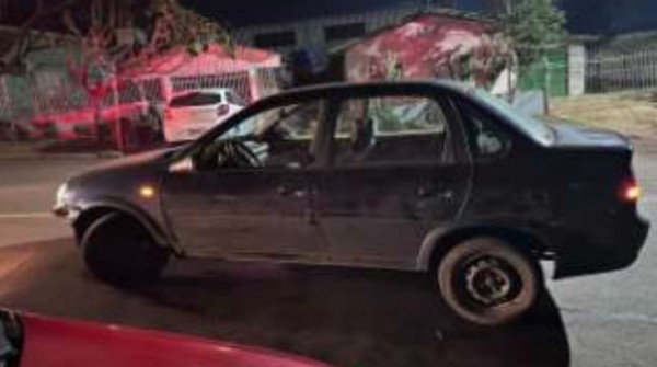 Motorista embriagado é preso após bater em carros estacionados