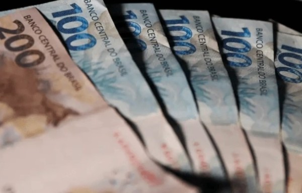 Concessões de empréstimos no Brasil caem em fevereiro e inadimplência é a maior desde 2017, diz BC