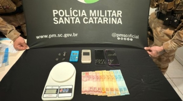 Casal é preso por tráfico de drogas