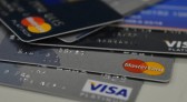Taxa de juros do cartão de crédito volta a subir e atinge 450% ao ano, diz Banco Central