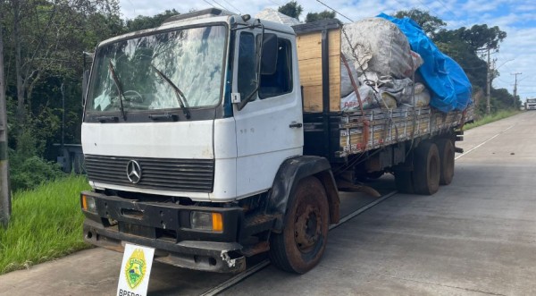 BPFRON apreende caminhão carregado com cobre após fuga de motorista