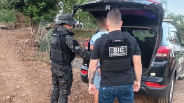 Cocaína e crack são encontrados em residência e homem é preso