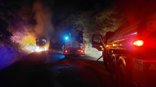 Incêndio em carreta deixa trânsito interrompido na BR 282
