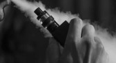Polícia Militar apreende cigarro eletrônico com adolescente em escola